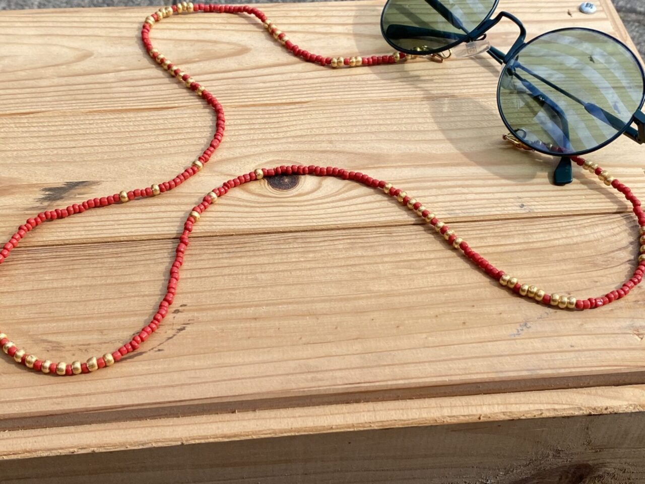 Łańcuszek do okularów koraliki hand made Red&Gold