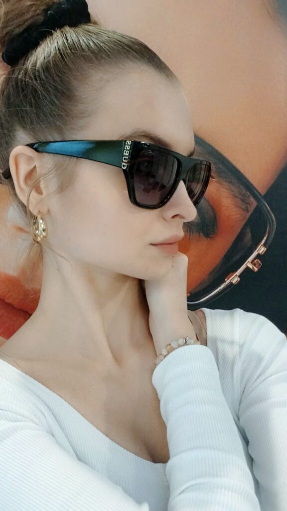 Guess GF6204 01B  Damskie okulary przeciwsłoneczne czarne